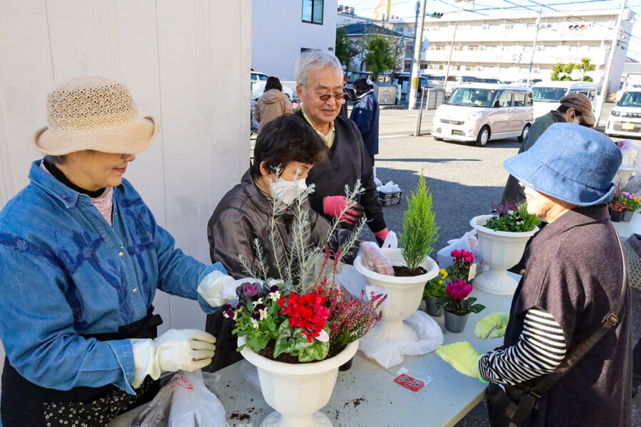 鳳支部が寄せ植え講習会を開催