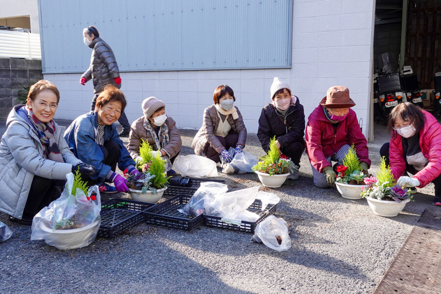 東陶器支部が寄せ植え講習会を開催