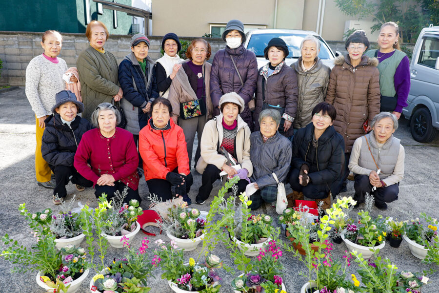 五箇荘支部が寄せ植え講習会を開催