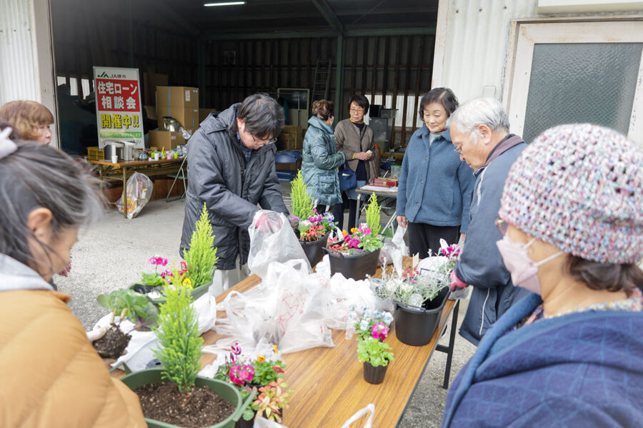 深井支部が寄せ植え講習会を開催