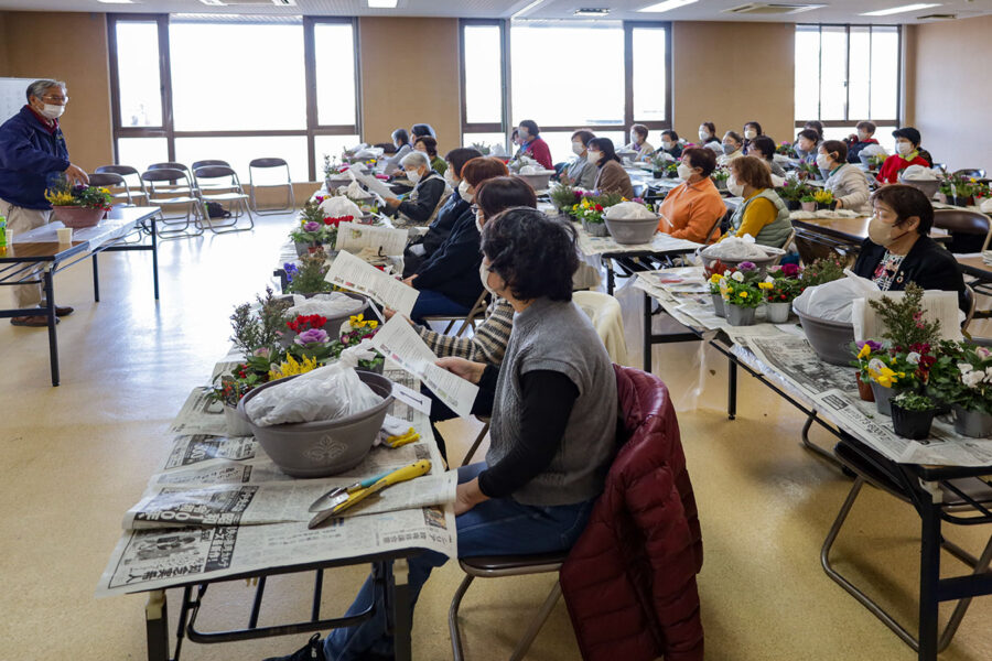 福泉支部が寄せ植え講習会を開催