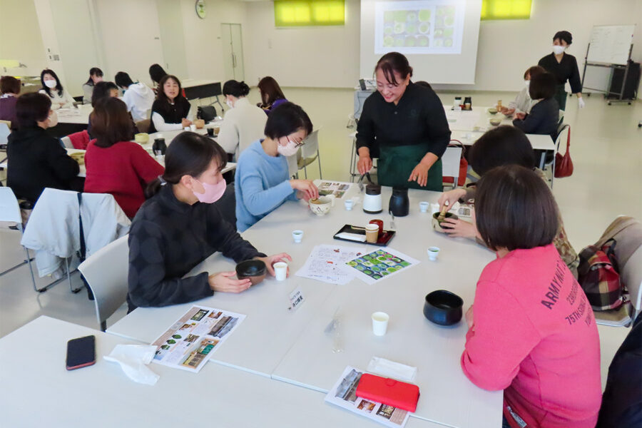 フレッシュミズが抹茶アート教室を開催